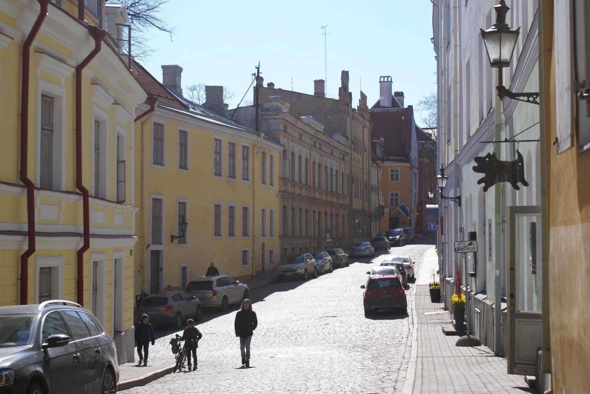 Olevi Residents Hotel Tallinn Exterior photo